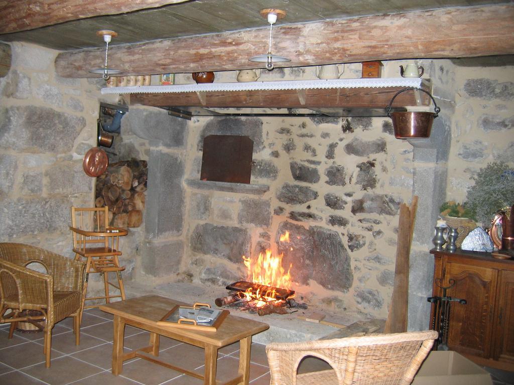 La Ferme Des Genets Bed & Breakfast Medeyrolles Luaran gambar