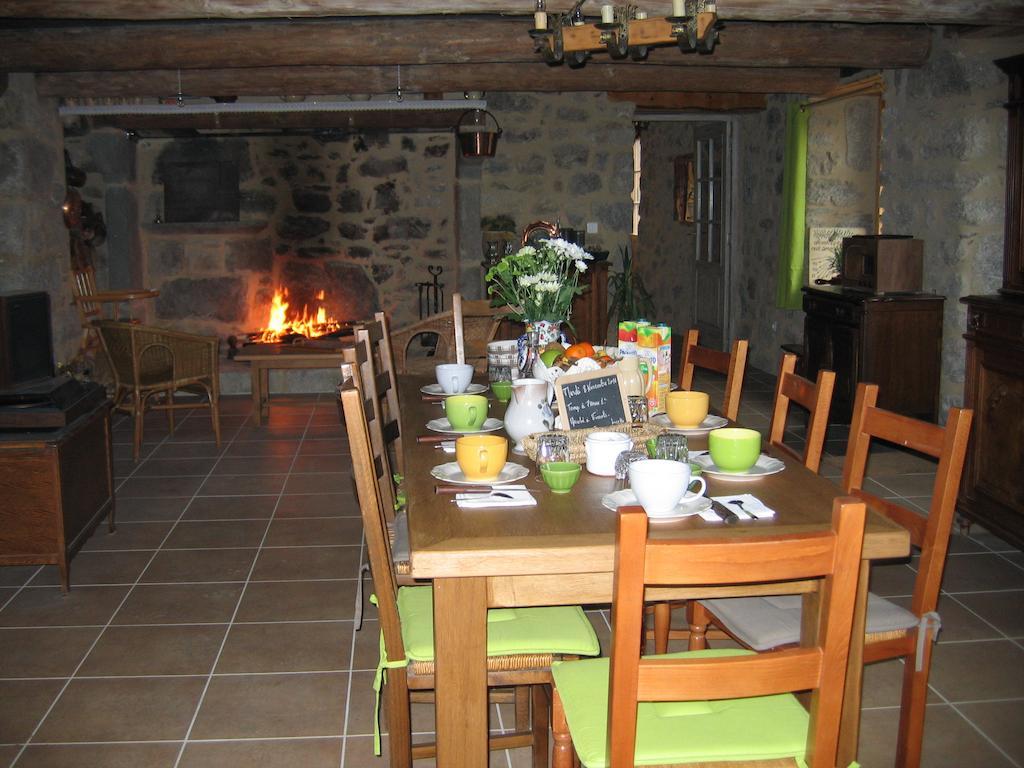 La Ferme Des Genets Bed & Breakfast Medeyrolles Luaran gambar
