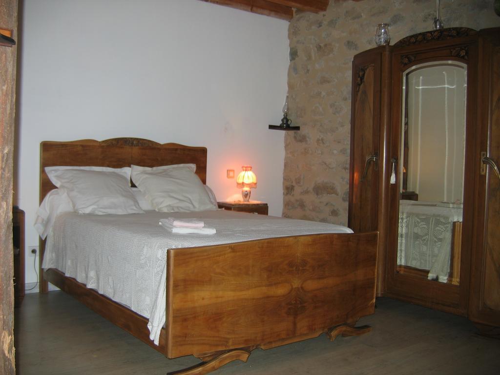 La Ferme Des Genets Bed & Breakfast Medeyrolles Luaran gambar